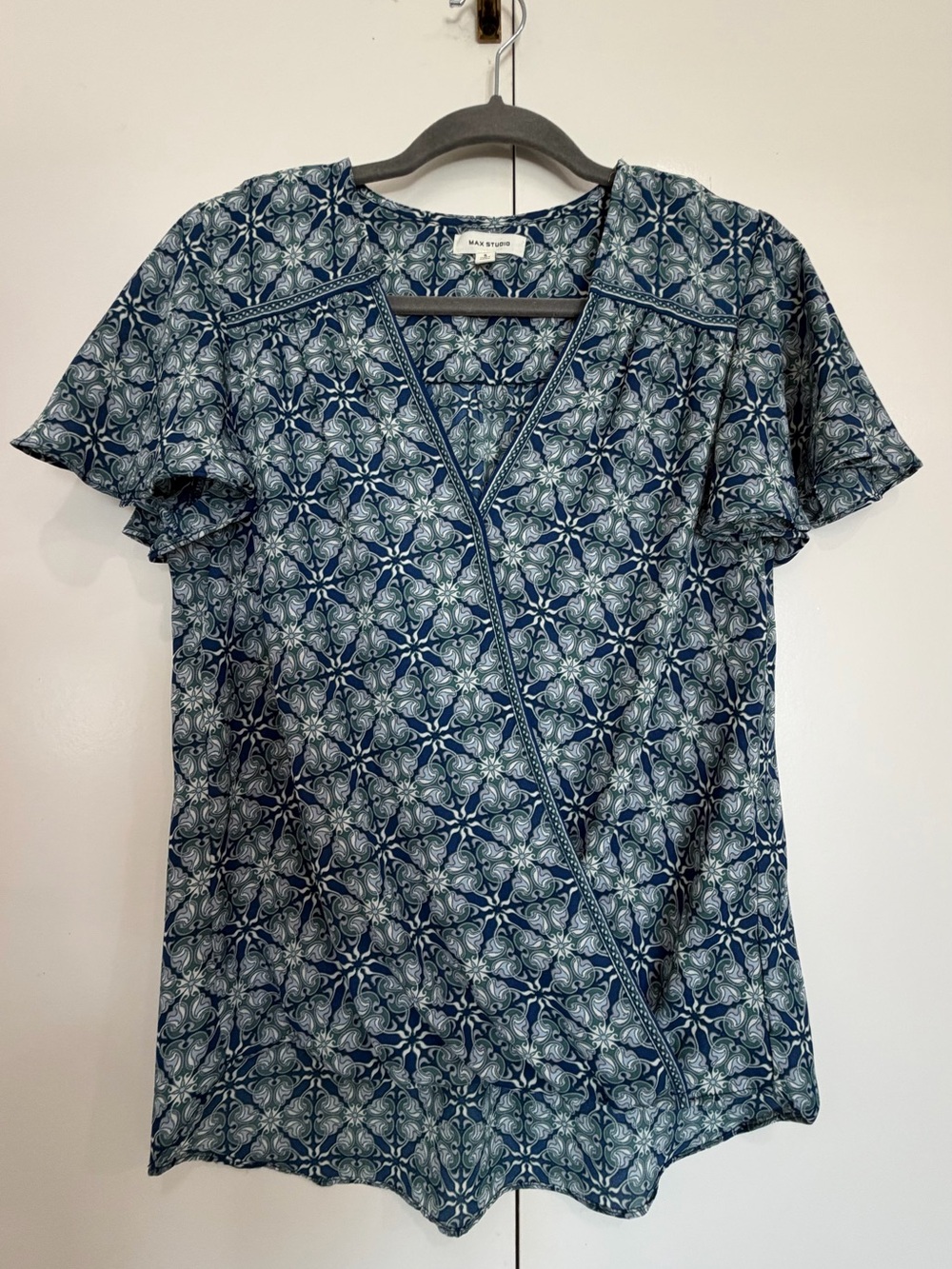 Max Studio Blue Floral Print Short Sleeve Blouse